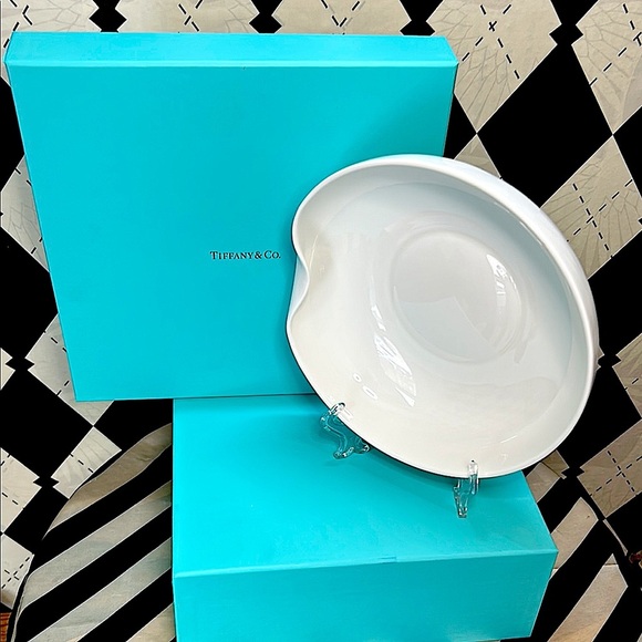 Tiffany & Co. Zelda Thumbprint Bowl – 8” Fine China with Original Box - Picture 6 of 13